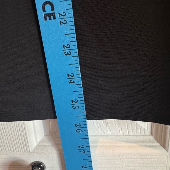 Beautiful black & white Kasper suit - Picture 4 of 6